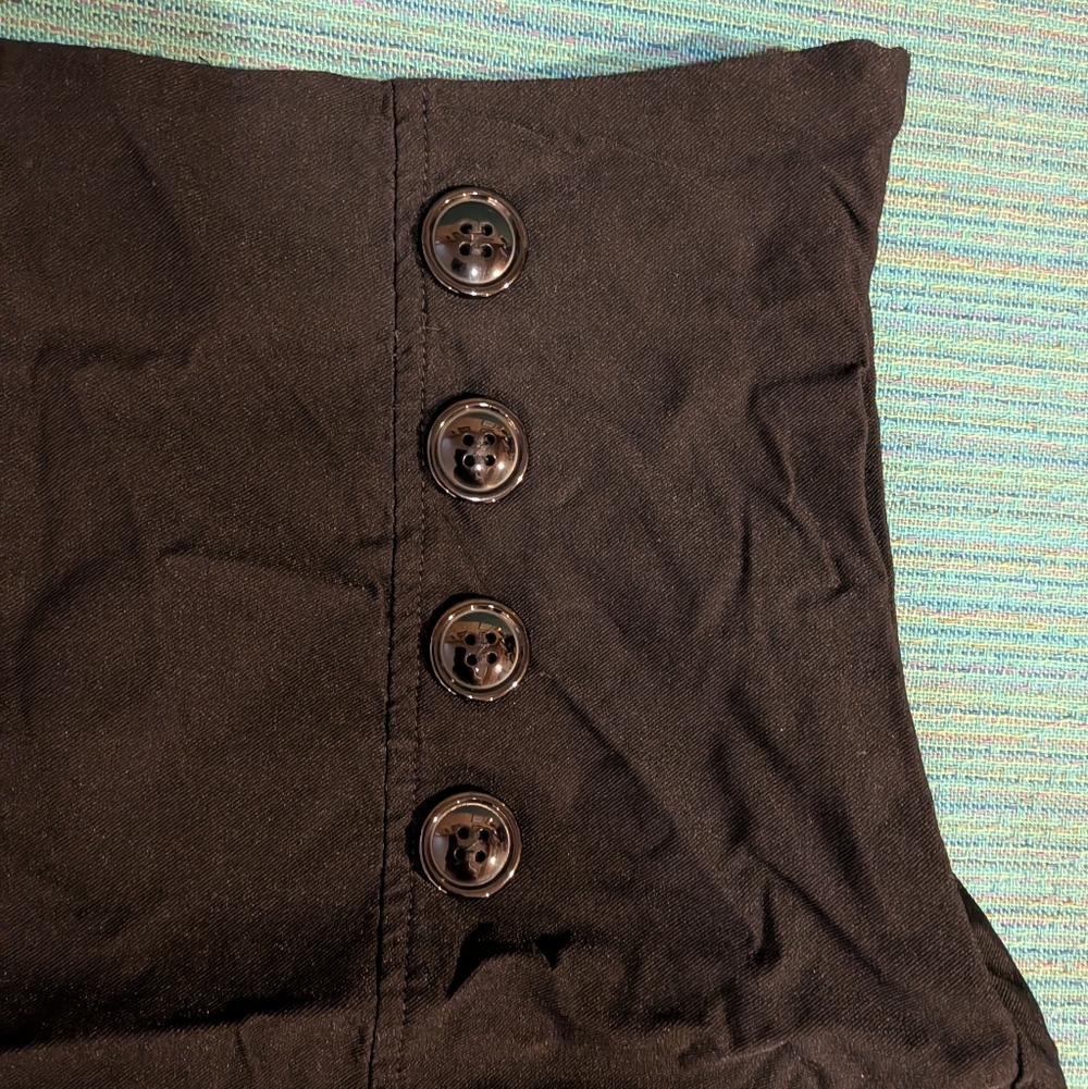 Elegant High-Waist Black Button Shorts - Picture 2 of 5